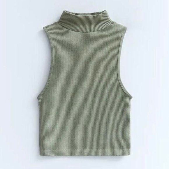 Zara Tops - Zara Green mock neck crop top